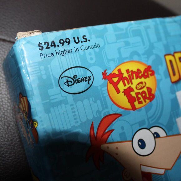 3/$88❤️PHINEAS AND FERB Deluxe Book Gift Set Skateboard 3D Glasses Wind-Up Robot - Picture 6 of 11